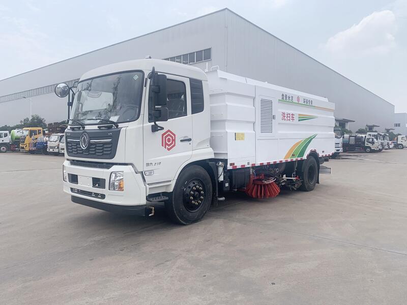 山西客戶(hù)喜提東風(fēng)天錦高端洗掃車(chē)