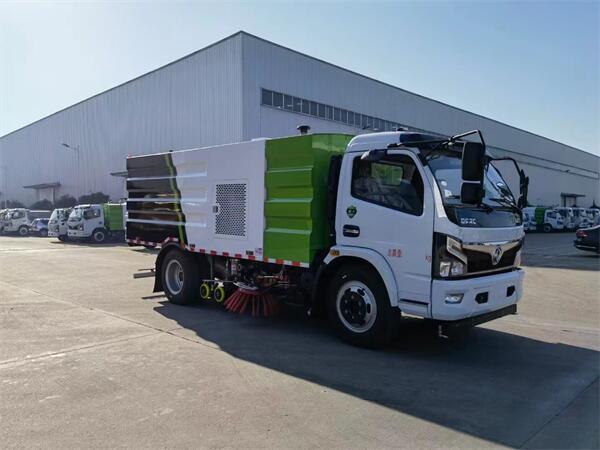 東風(fēng)多利卡8方洗掃車(chē)發(fā)安徽黃山